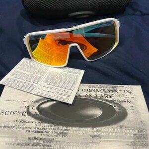 OAKLEYS / White / Orange Perfect condition